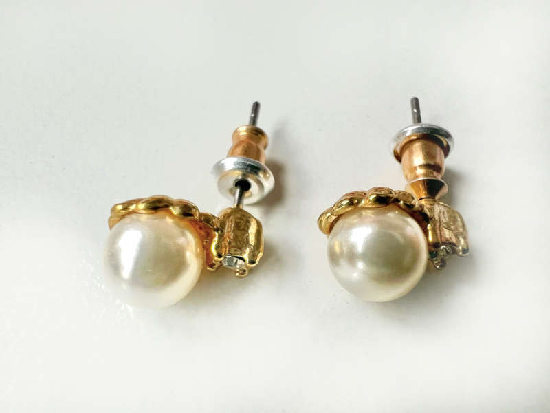 Earrings - Stud Earrings. Faux Pearl & Shiny Stone ML1898