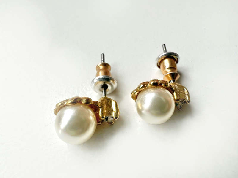 Earrings - Stud Earrings. Faux Pearl & Shiny Stone ML1898