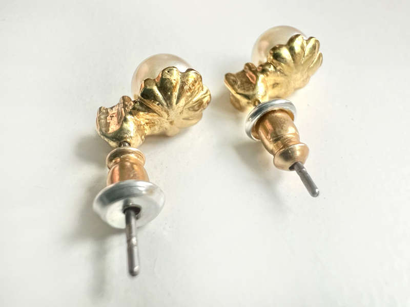 Earrings - Stud Earrings. Faux Pearl & Shiny Stone ML1898