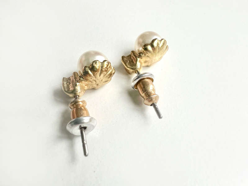 Earrings - Stud Earrings. Faux Pearl & Shiny Stone ML1898
