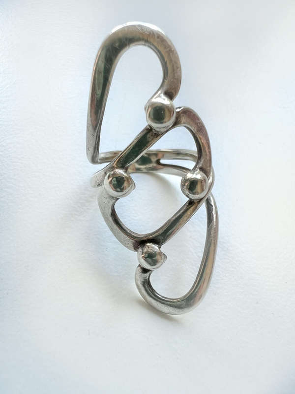 Ring - Vintage 925 Silver. Irregular Twist Decorated with 4 Small Silver Balls ML1905