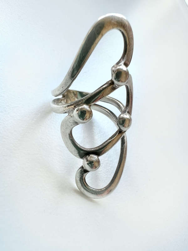 Ring - Vintage 925 Silver. Irregular Twist Decorated with 4 Small Silver Balls ML1905
