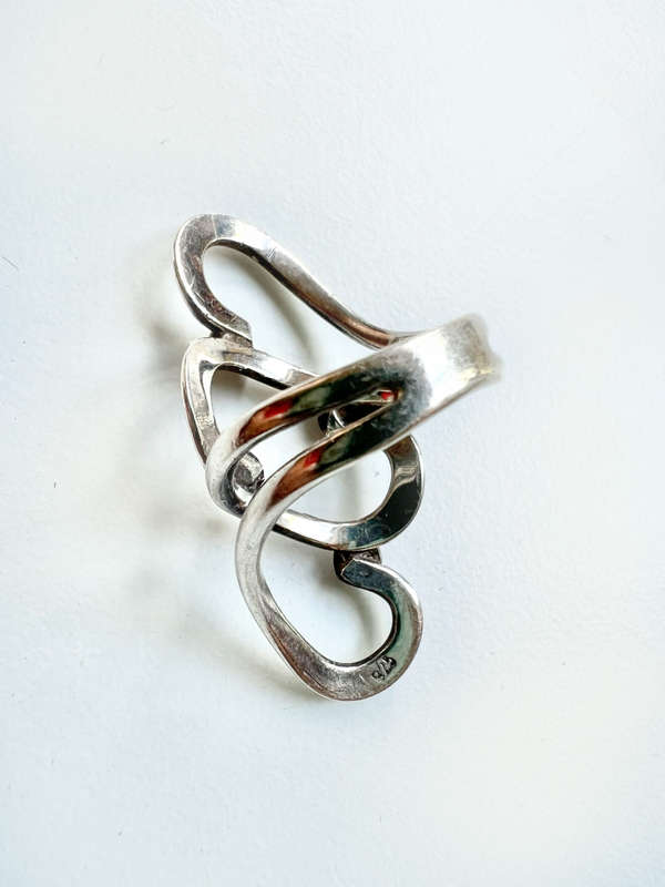 Ring - Vintage 925 Silver. Irregular Twist Decorated with 4 Small Silver Balls ML1905