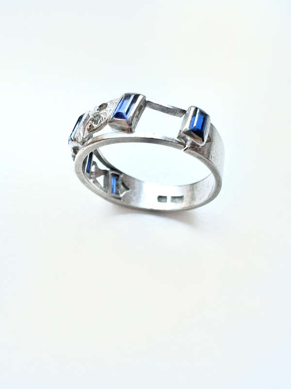 Ring - Vintage 925 Silver with Blue Rectangle and Hollow Floral Pattern ML1912