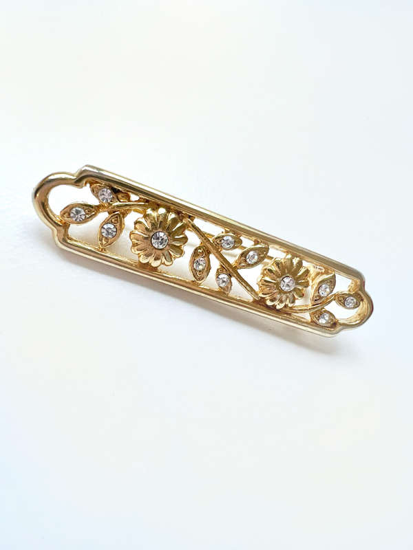 Brooch - Vintage Gold Tone Design, Floral Vines with Small Diamantes ML1913