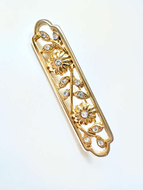 Brooch - Vintage Gold Tone Design, Floral Vines with Small Diamantes ML1913