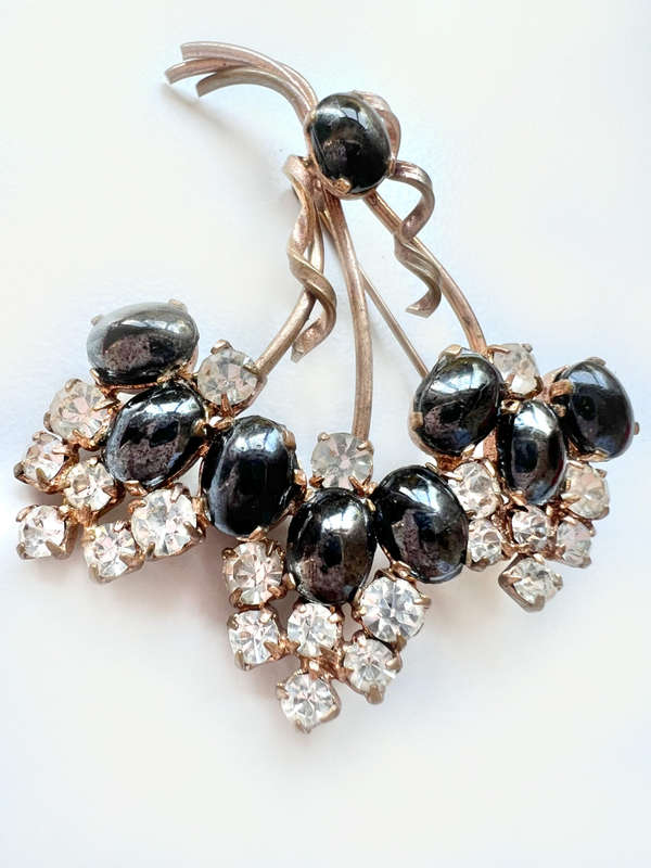 Brooch - Vintage Bronze Metal Colour. Smokey Black Grey Beads and Diamantes ML1923