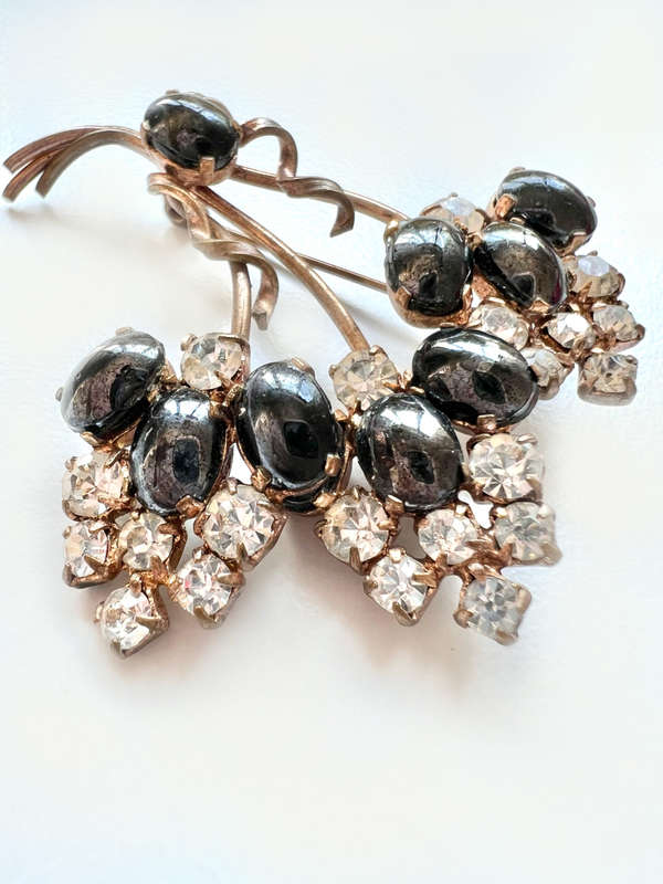Brooch - Vintage Bronze Metal Colour. Smokey Black Grey Beads and Diamantes ML1923