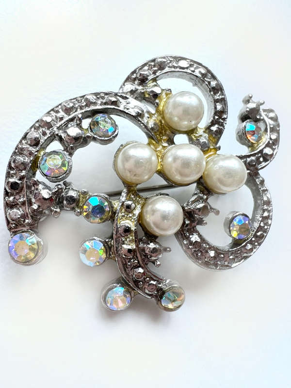 Brooch - Vintage Swirl Marcasite, Faux Pearls and Faux Crystal Design ML1924