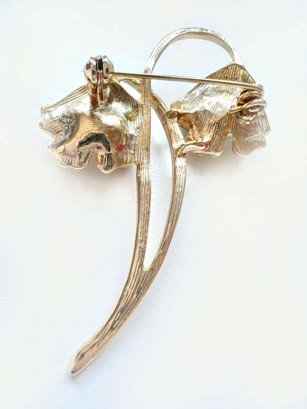 Brooch - Vintage Gold Tone Flower Design. Faux Pearl Centre ML1932
