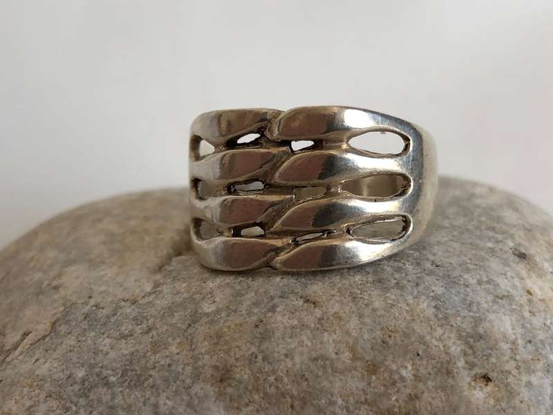 Ring - Interlinking Design Size V ML329