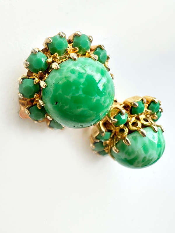 Earrings - Vintage Gold Tone Green Stone Flower Clip On Design ML1961