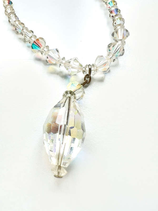 Necklace - Vintage Crystal Design. Large Crystal hanging in Centre of Necklace ML1970