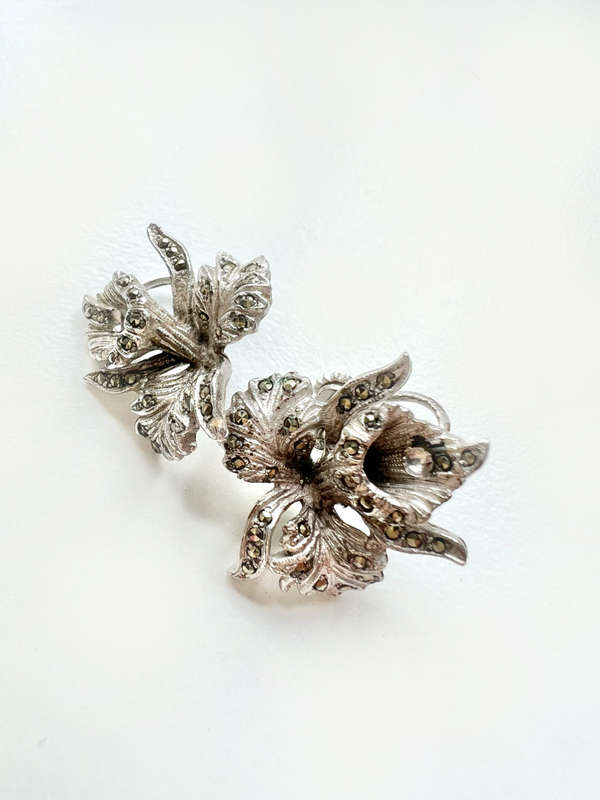 Earrings - Vintage Silver Tone Marcasite Earrings Screw Ons ML1971