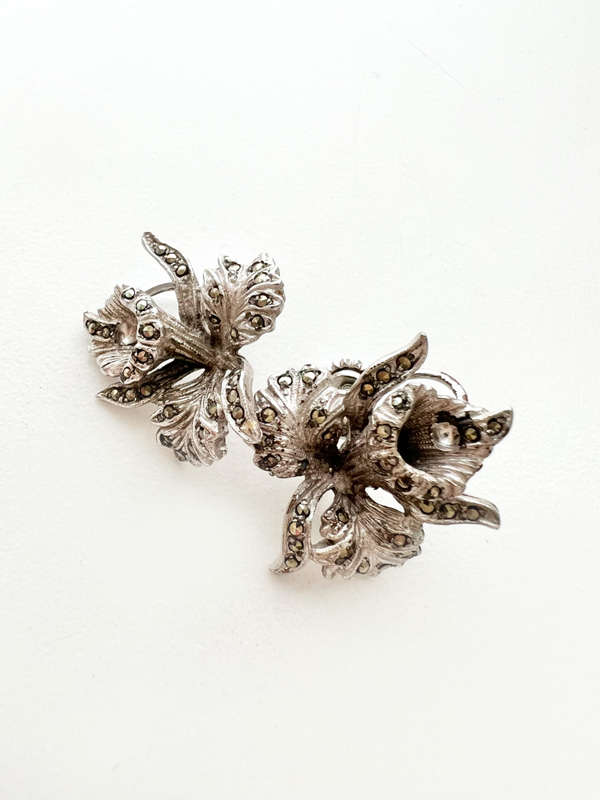 Earrings - Vintage Silver Tone Marcasite Earrings Screw Ons ML1971