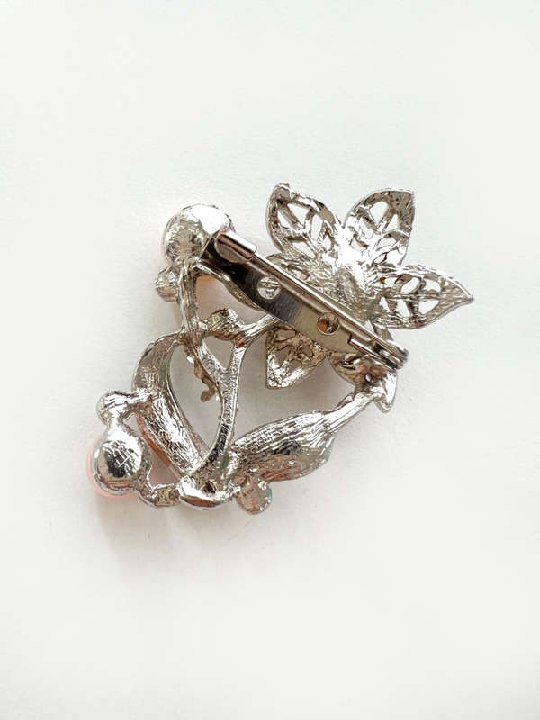 Brooch - Vintage Silver Tone Flower with Stem and Leaves. Pink Faux Pearls & Diamantes ML1972