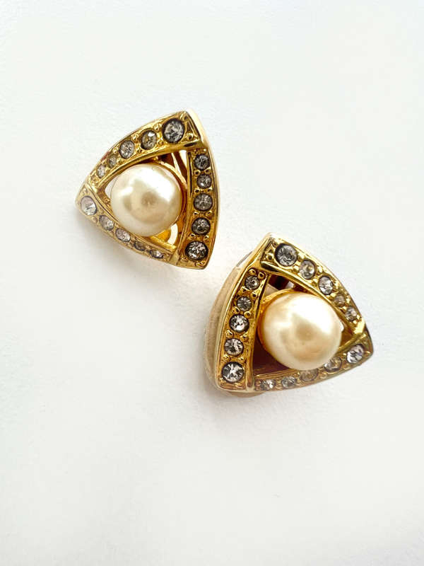Earrings - Vintage Gold Tone Clip Ons. Centre Faux Pearl ML1981