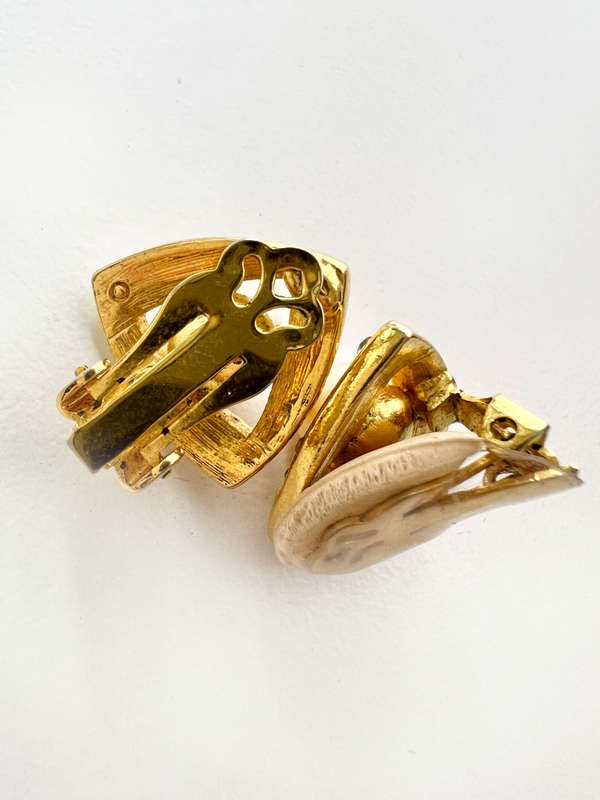 Earrings - Vintage Gold Tone Clip Ons. Centre Faux Pearl ML1981