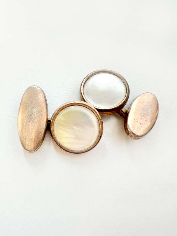 Cufflinks - Vintage Round Mother of Pearl Oval Cufflinks. Gold Tone ML1982