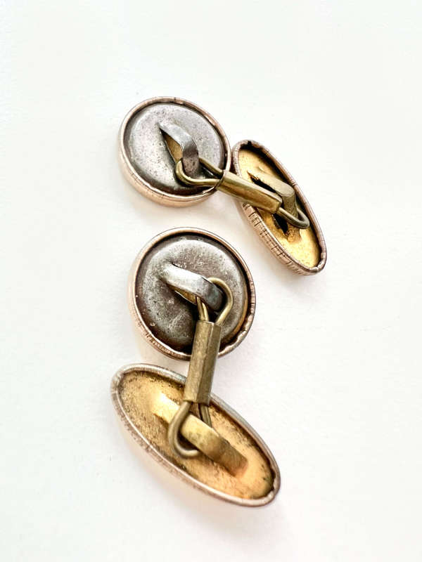 Cufflinks - Vintage Round Mother of Pearl Oval Cufflinks. Gold Tone ML1982