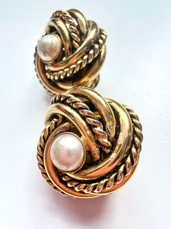 Earrings - Vintage Gold Tone with Faux Pearl Loveknot Design With Faux Pearl in Centre ML1991