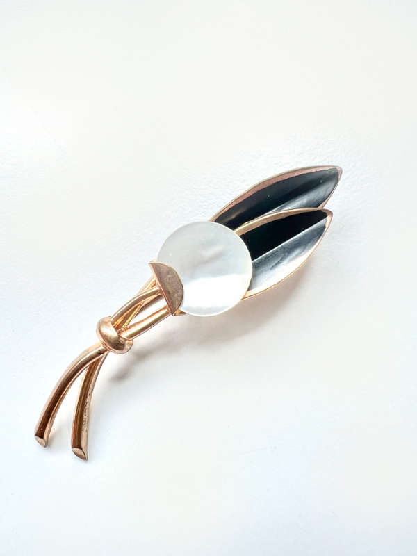 Brooch - Vintage Copper Tone Brooch with 2 Black Leaves etched in Copper Colour with Mother of Pe...