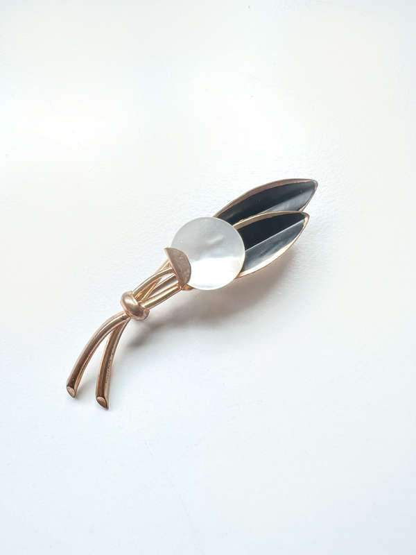 Brooch - Vintage Copper Tone Brooch with 2 Black Leaves etched in Copper Colour with Mother of Pe...