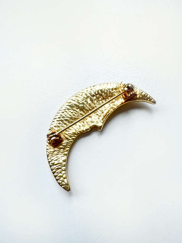 Brooch - Vintage Gold Tone Brooch. Crescent Moon with Diamantes ML1995