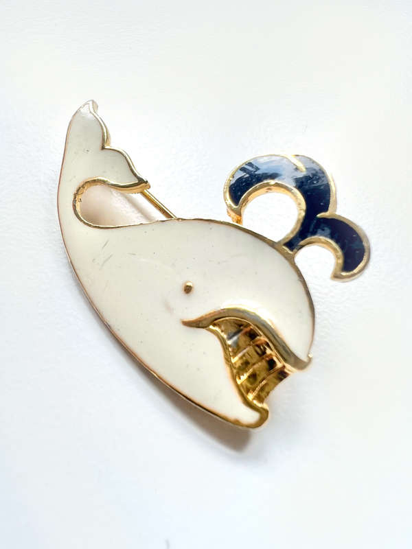 Brooch - Vintage Gold Tone Enamel Moby Dick Whale Brooch Pin ML1996