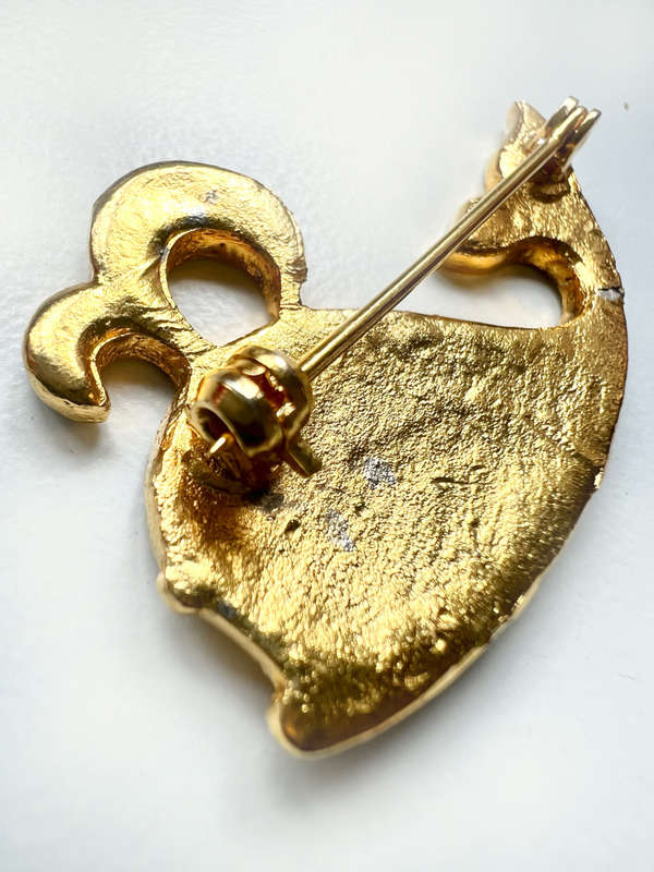 Brooch - Vintage Gold Tone Enamel Moby Dick Whale Brooch Pin ML1996