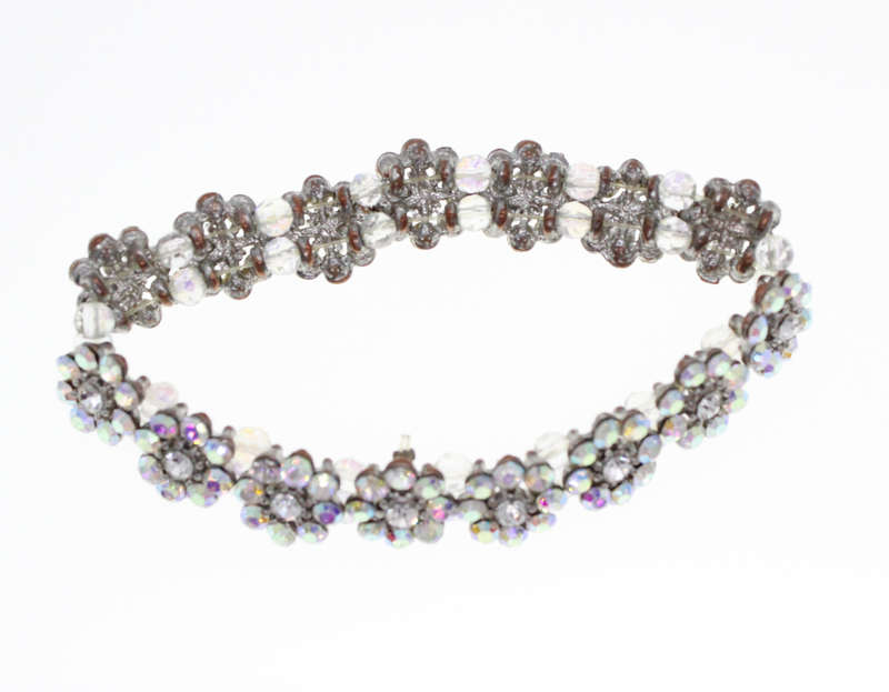 Bracelet - Vintage Silver Tone Diamante Flower Design Bracelet - ML2305