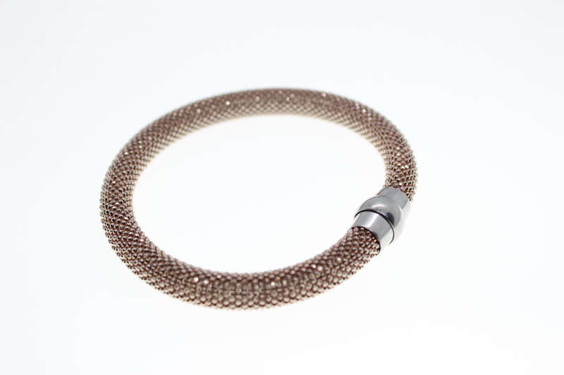 Bracelet - Fashion Gold Tone, Magnetic Mesh Design Bracelet - ML2341