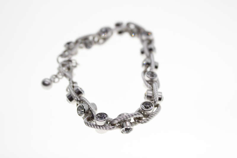 Bracelet - Fashion Silver Tone Link Style Bracelet with Diamantes in Between Each Link - ML2345