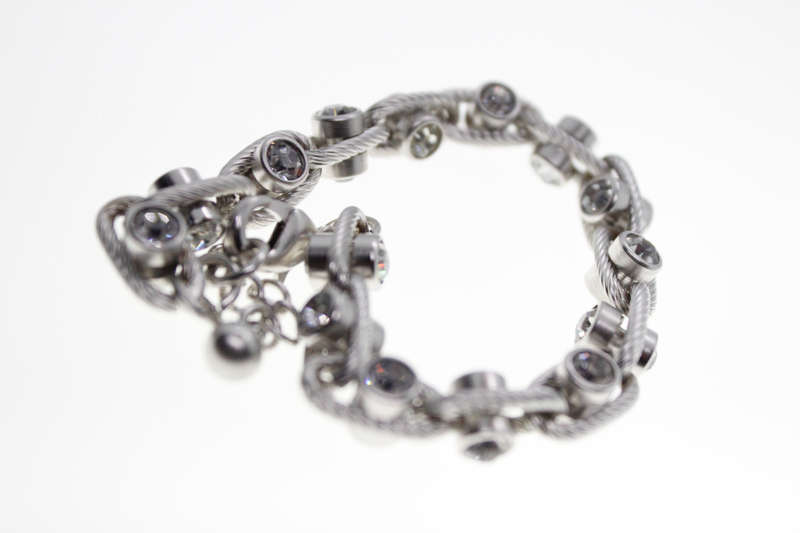 Bracelet - Fashion Silver Tone Link Style Bracelet with Diamantes in Between Each Link - ML2345