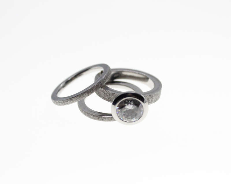Ring - Fashion Stainless Steel Sparkle Diamante with 2 x Side Bands,Stamped Del Coursy - ML2359