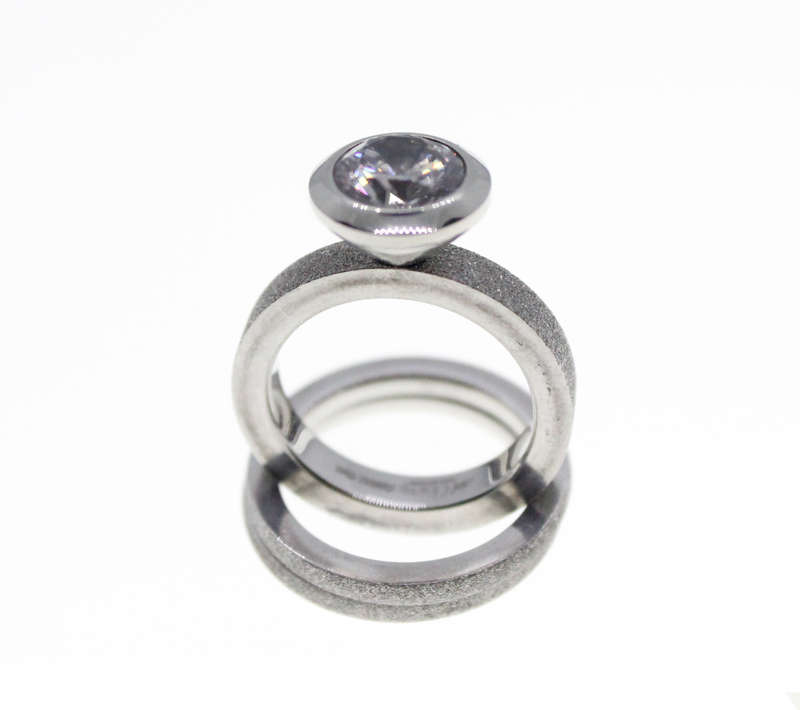 Ring - Fashion Stainless Steel Sparkle Diamante with 2 x Side Bands,Stamped Del Coursy - ML2359