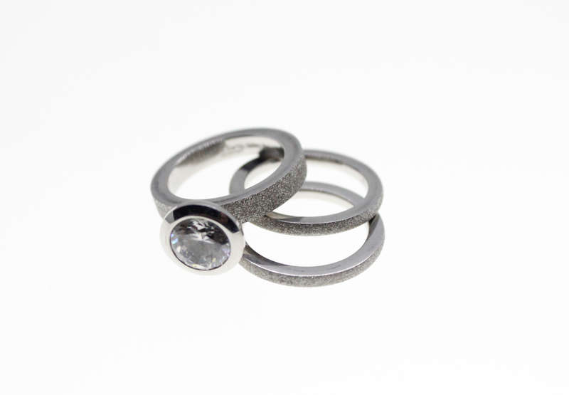 Ring - Fashion Stainless Steel Sparkle Diamante with 2 x Side Bands,Stamped Del Coursy - ML2359
