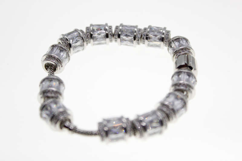 Bracelet - Fashion Barrel Style Silver Tone Bracelet with Crystal Beads with Parve Design - ML2363