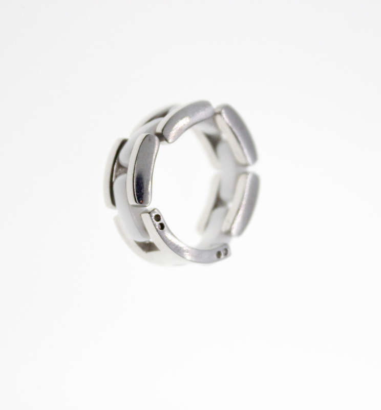 Ring - Fashion Silver Tone Link Style Ring with White Links Between, Stamped Del Coursy - ML2364