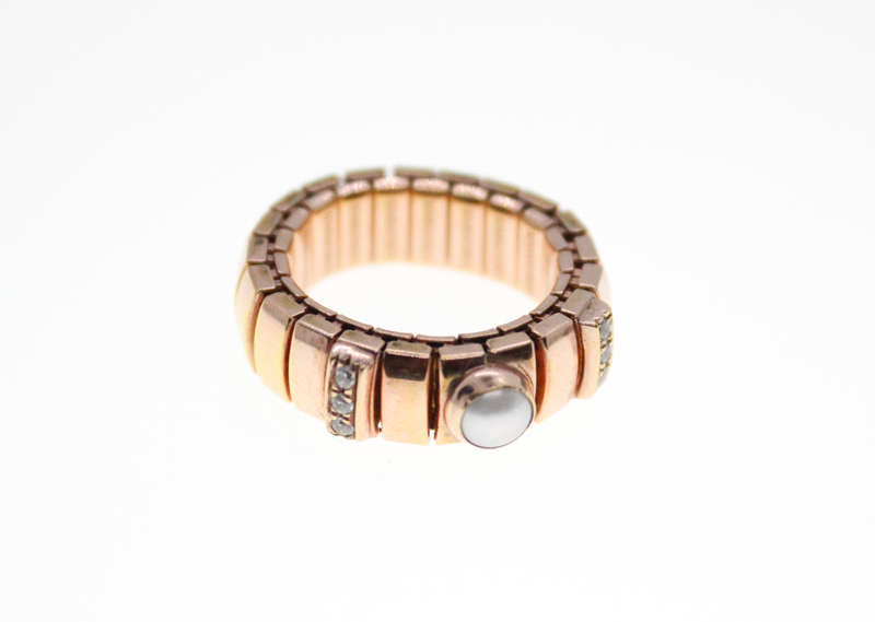 Ring - Fashion Bronze Tone Stretch, 6 Diamantes with Centre Faux Pearl, Stamped Nomination - ML2372