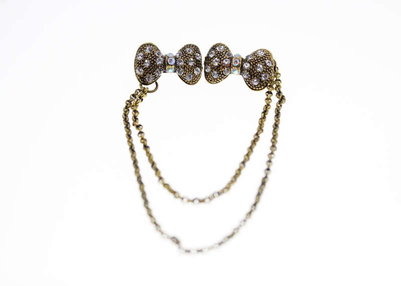 Brooch - Vintage Gold Tone Chain Brooch Bows with Diamantes on either side of Chain - ML2392