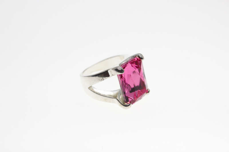 Ring - Vintage Silver Tone Split Band with Pink Glass Bead - ML2419