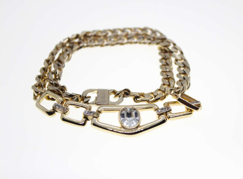 Necklace - Gold Tone Choker with Centre Design Oval Glass Bead and Links with Parve - ML2431