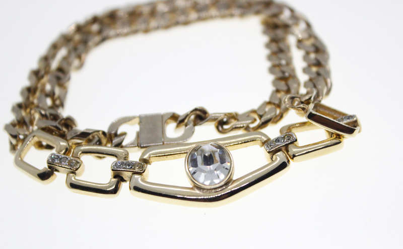 Necklace - Gold Tone Choker with Centre Design Oval Glass Bead and Links with Parve - ML2431