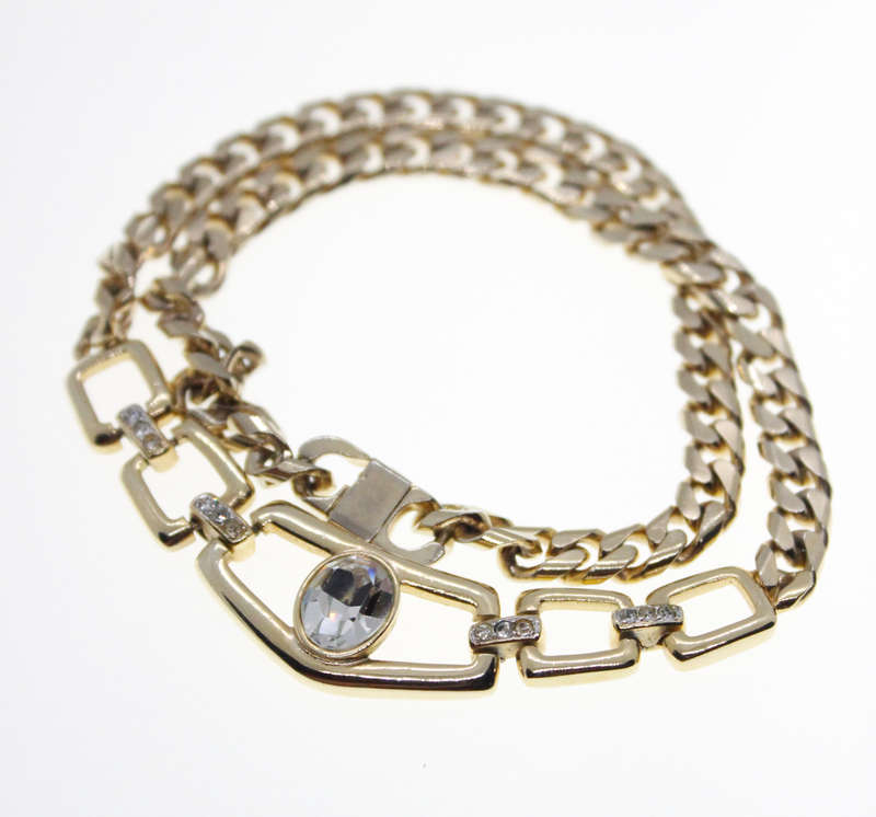 Necklace - Gold Tone Choker with Centre Design Oval Glass Bead and Links with Parve - ML2431