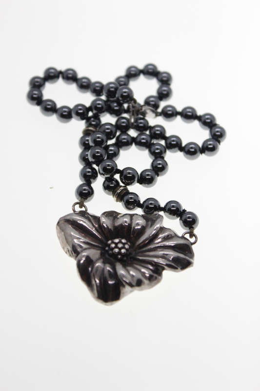 Pendant - Vintage . 925 Silver. Hematite Necklace with Silver Flower - ML2470