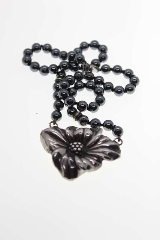 Pendant - Vintage . 925 Silver. Hematite Necklace with Silver Flower - ML2470