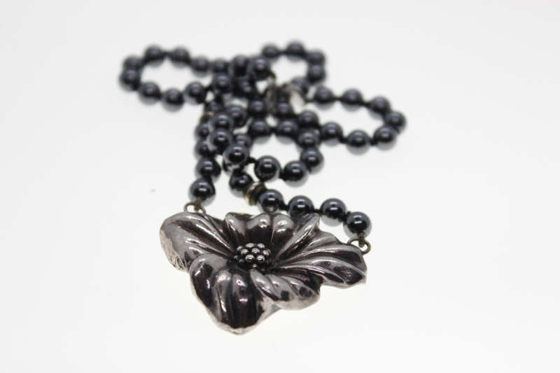 Pendant - Vintage . 925 Silver. Hematite Necklace with Silver Flower - ML2470