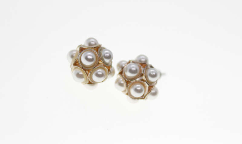 Earrings - Vintage Silver Tone Faux Pearl Stud Earrings - ML2474