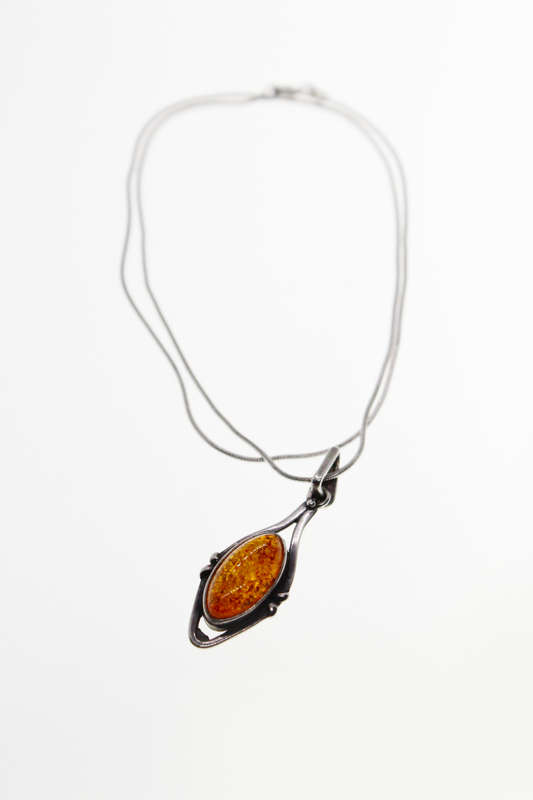 Pendant  -Vintage  925 Silver Snake Chain Cabochon Amber Pendant - ML2477